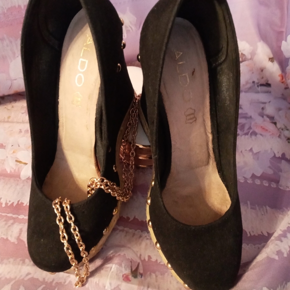 Shoes - Picture 4 of 4